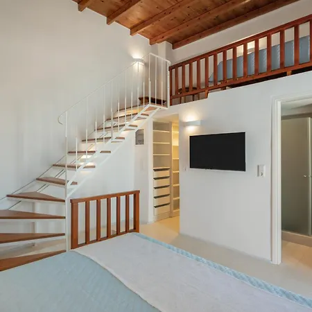 Stella's Alley House