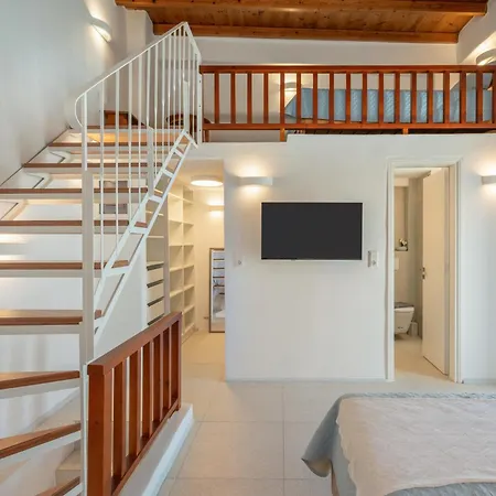 Stella's Alley House