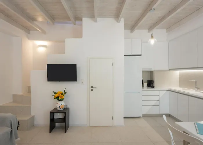 Stella's Alley House *