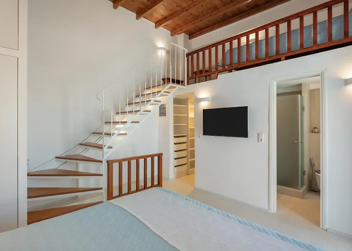 Stella's Alley House