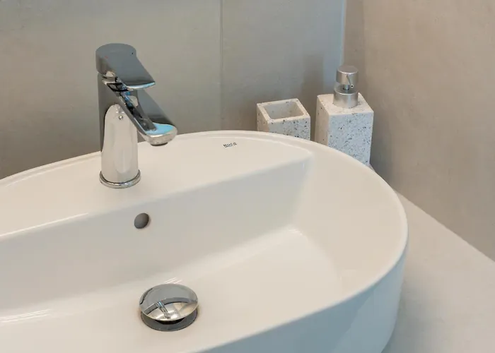 Stella's Alley House * Náusza