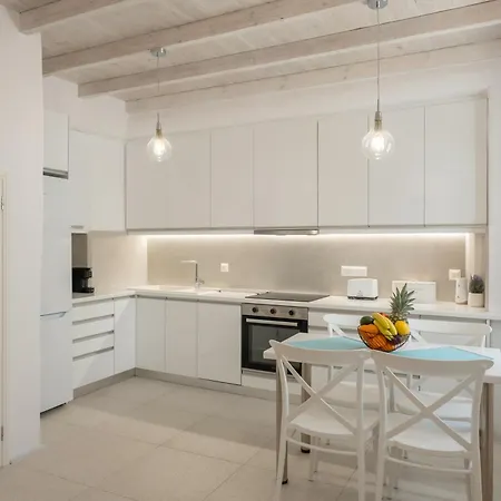 בית נופש Stella's Alley House *