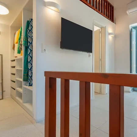 Stella's Alley House *